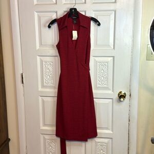 Cute NWT Sleeveless Express Wrap Red With Designs In Fabric Size 1/2